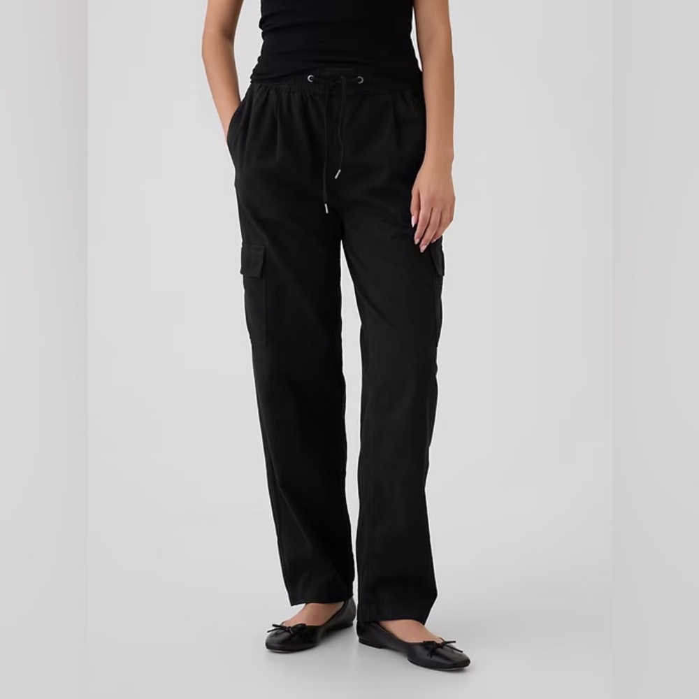 NWT! GAP Black Easy Cargo Pants - Size Medium Petite 🩷 #522920 - Picture 2 of 11